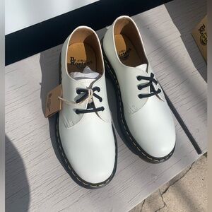 1461 smooth dr martens air wair in white NWT size US 7